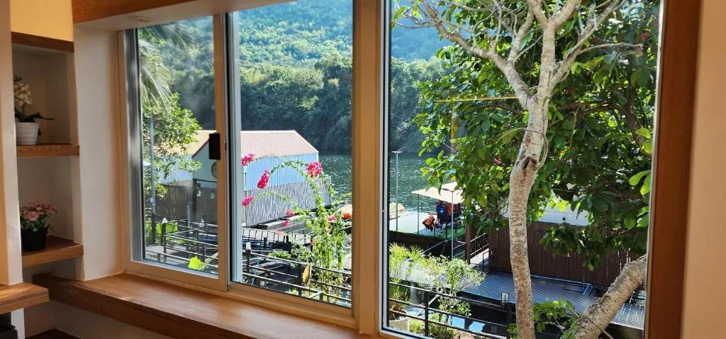 Deluxe Quadruple Room — Lake Hill Resort Kanchanaburi