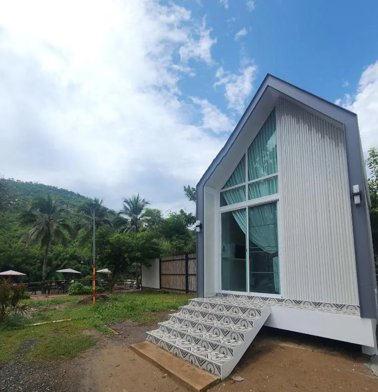 Duplex Quadruple Room — Lake Hill Resort Kanchanaburi